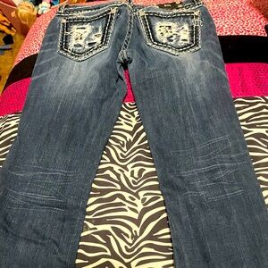 Great pair of distressed Miss me jeans size 28 “ 33 length